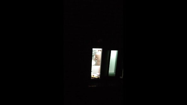 സെൻസൽ MILF സിന്ഡി തന്റെ കടുപ്പമുള്ള ഡോങ്ങിന്റെ മുഴുവൻ ഭാഗവും എടുക്കുന്നു