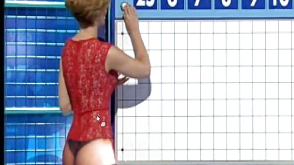 Die europäische MILF Olga wird allein zu Hause gelassen